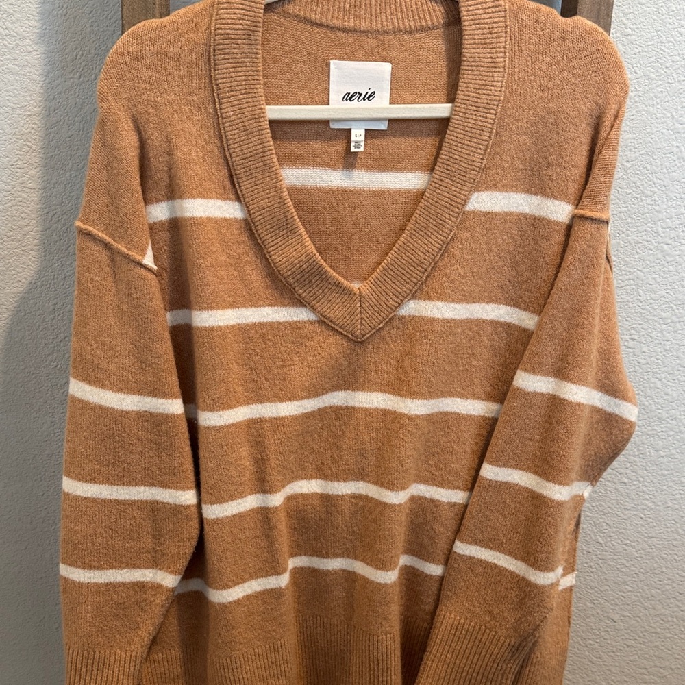 Aerie V-Neck Sweater in Tan and Cream Stripes